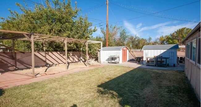 Building Photo - 45523 Lostwood Ave