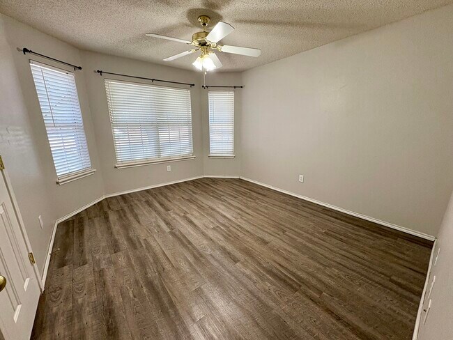 Building Photo - 412 Primrose Ave