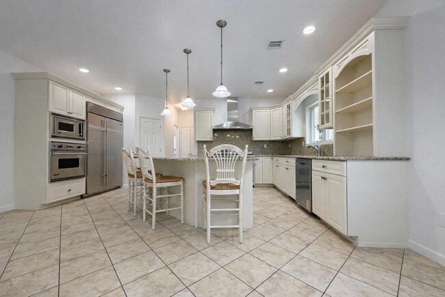 Building Photo - Stunning house for rent!!! With a pool!