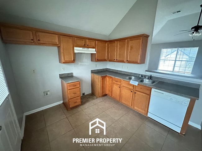 Building Photo - Cozy 3-Bedroom Memphis Rental with Brick Fireplace, High Ceilings & Fenced Yard