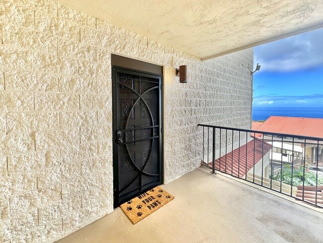 Building Photo - Furnished 2 bedroom 2 bath condo 2 assigned parking stalls