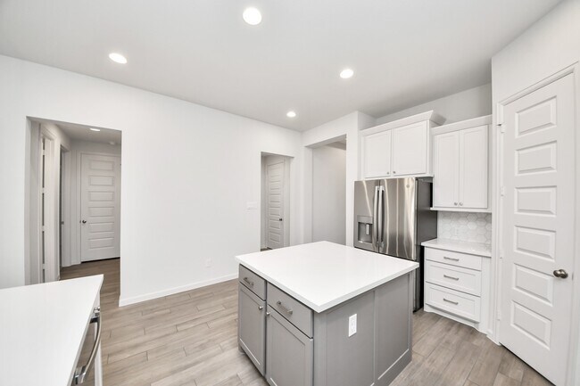 Building Photo - 11210 Burgus Farm Rd