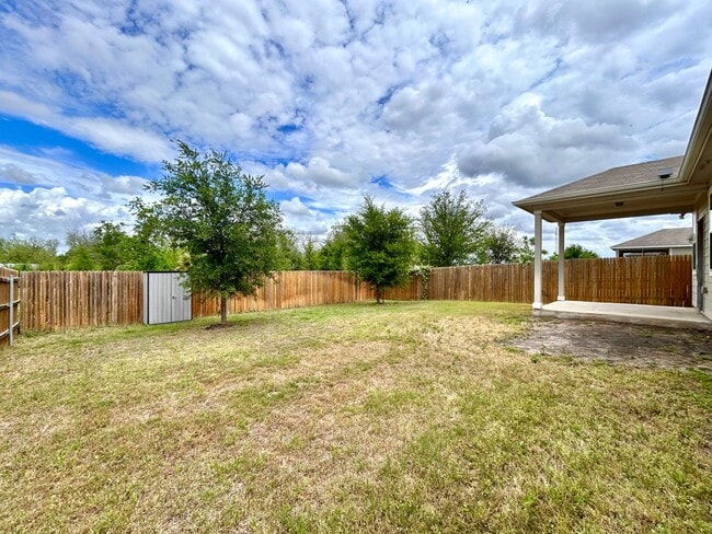 Building Photo - 12012 Saddle Rock Dr