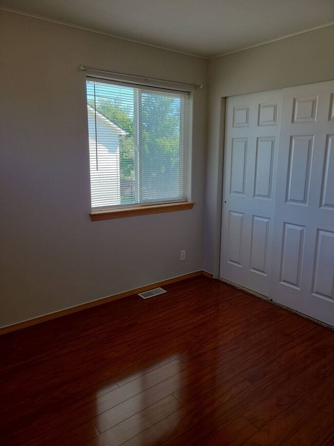 Building Photo - Spacious 4 bedroom 2.5 bedroom home in the Coeur d'Alene.