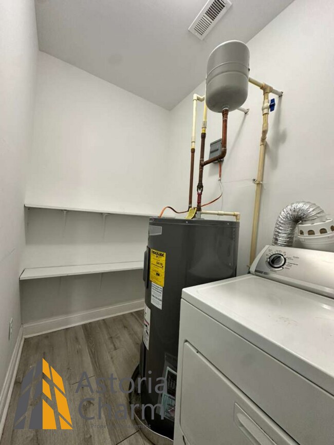 Building Photo - 1918 N Charles St