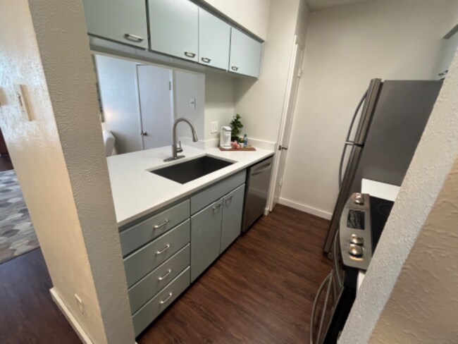 Building Photo - 4020 Holland Ave