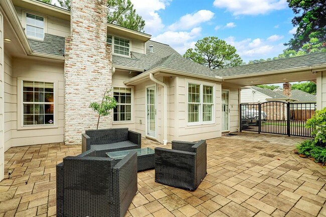 Building Photo - 12731 Trail Hollow Dr