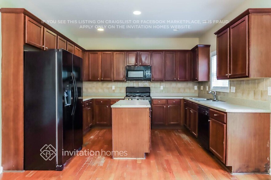 Building Photo - 5626 Grammercy