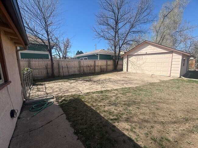 Building Photo - $0 DEPOSIT OPTION! CHARMING EDGEWATER 3 BED/2BATH HOME 3 BLOCKS FROM SLOAN'S LAKE