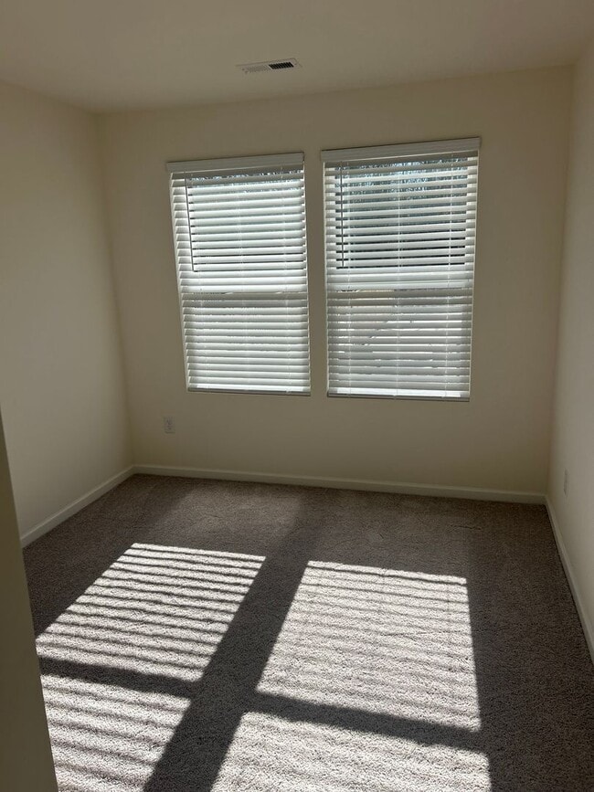 Building Photo - Brand New Townhome in the heart of Newton!