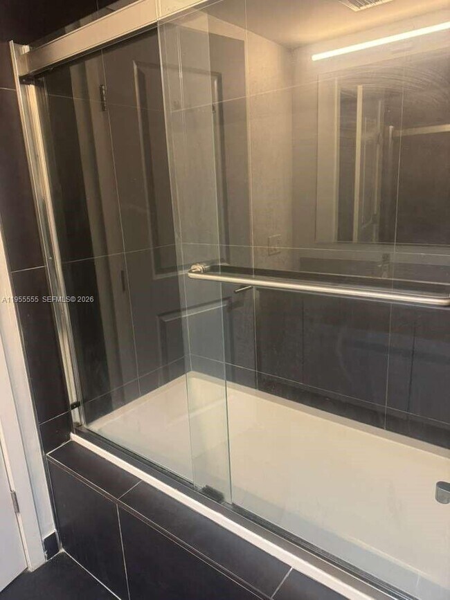 Building Photo - 1600 NE 1st Ave