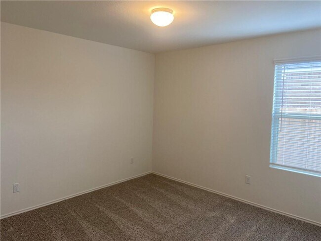Building Photo - 1420 Chad Dr