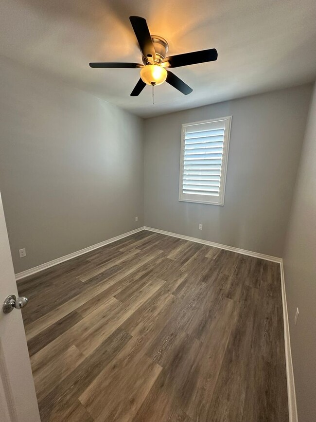 Building Photo - BAYSIDE LANDING - Available Now! 3-story t...