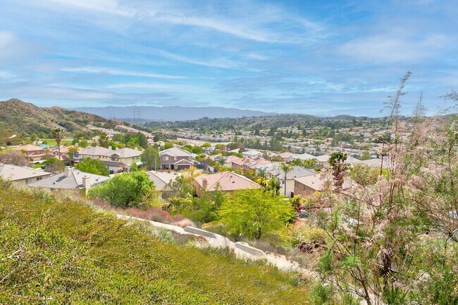 Building Photo - Beautiful 5 Bedroom Home (1 Downstairs) with VIEWS