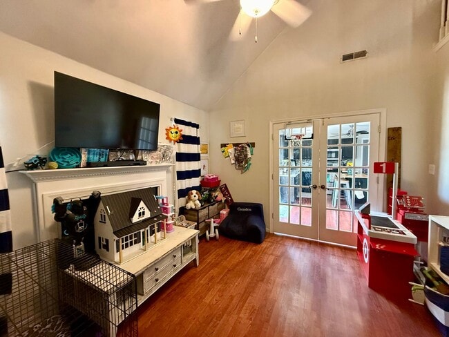 Building Photo - 4-bedroom, 2.5-bath home on a cul-de-sac street!