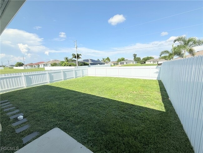 Building Photo - 1405 Nelson Rd N