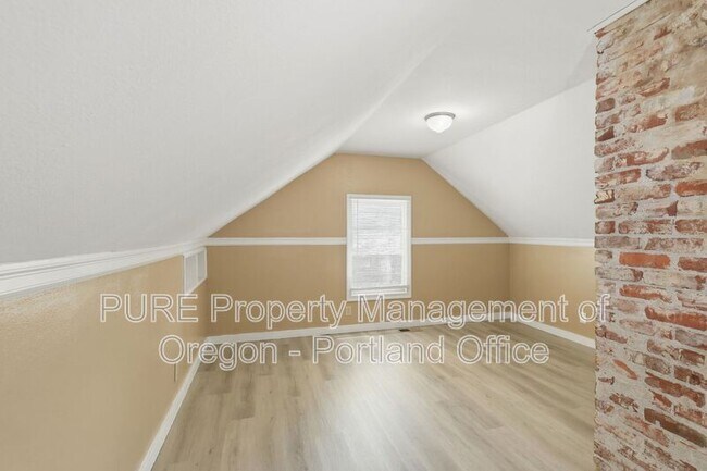 Building Photo - 6320 NE Simpson St