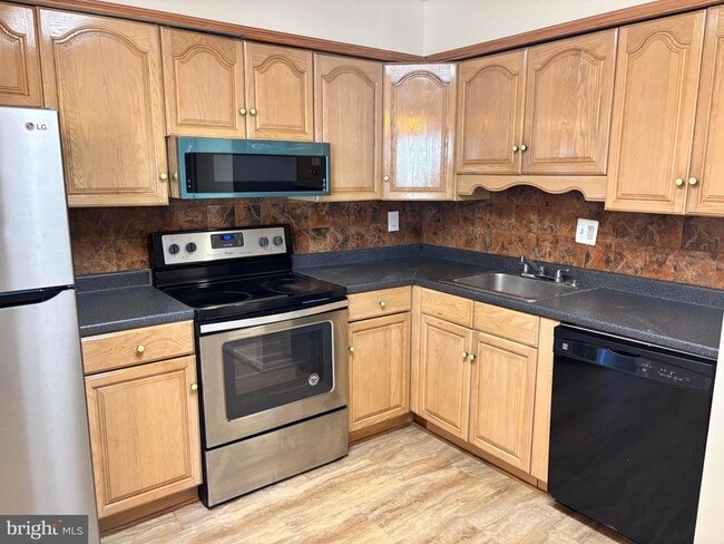 Building Photo - 6966 Hanover Pkwy