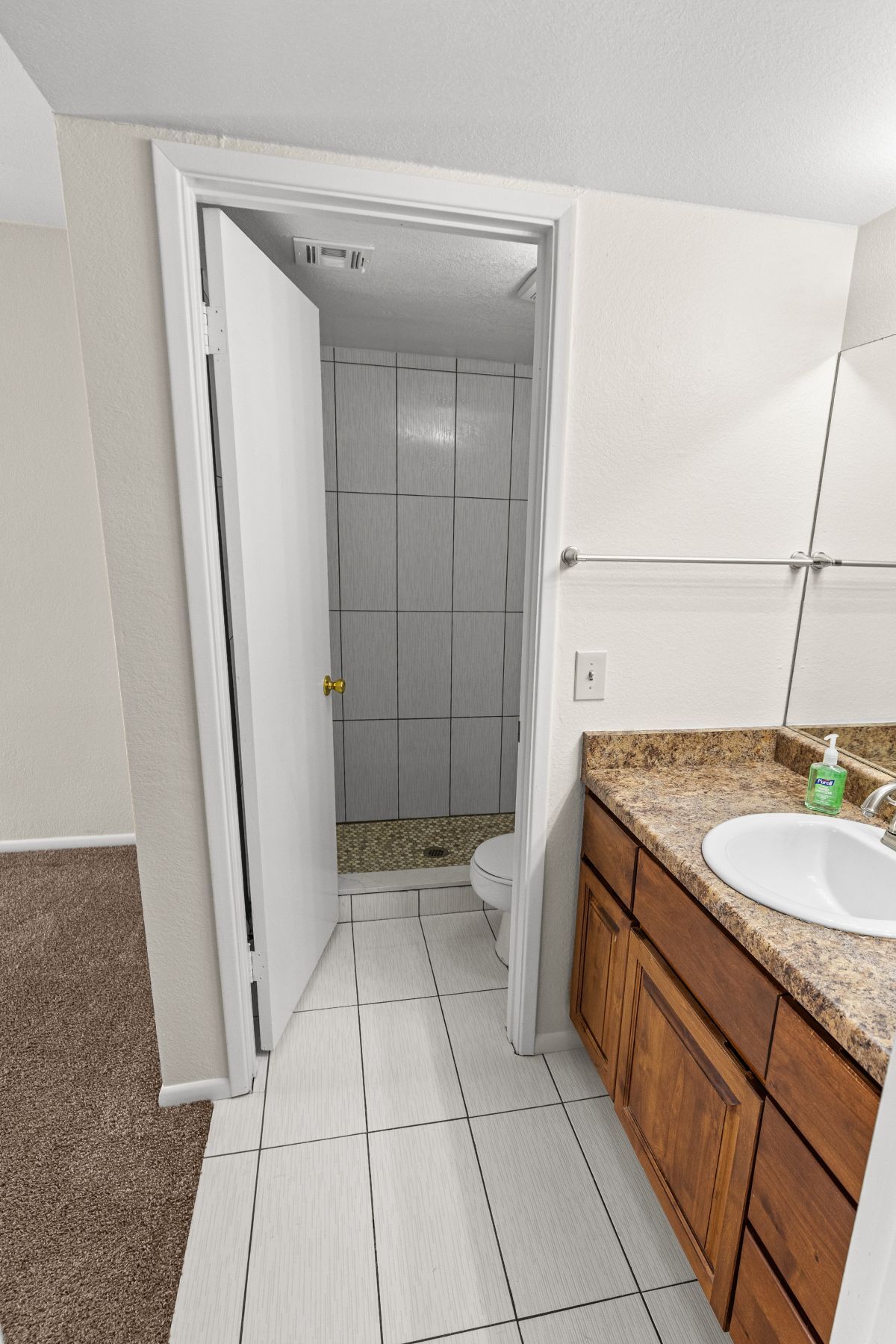 Building Photo - 850 S River Dr