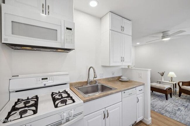 Building Photo - 3705 Sunset Ln