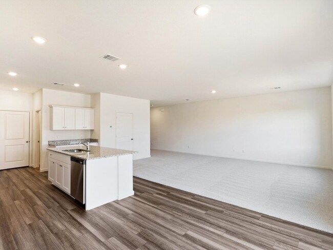 Building Photo - 2122 Mdw Pk Dr