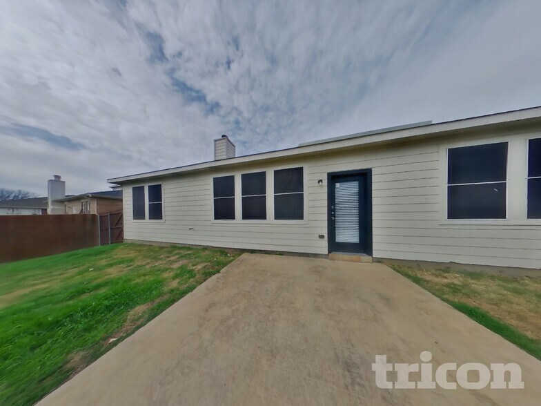 Building Photo - 3413 Fashion St