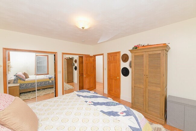 Building Photo - 315 St Paul St