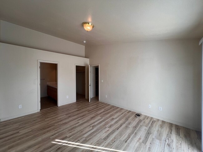 Building Photo - Cute 3 bedroom home Located in Donner Trails