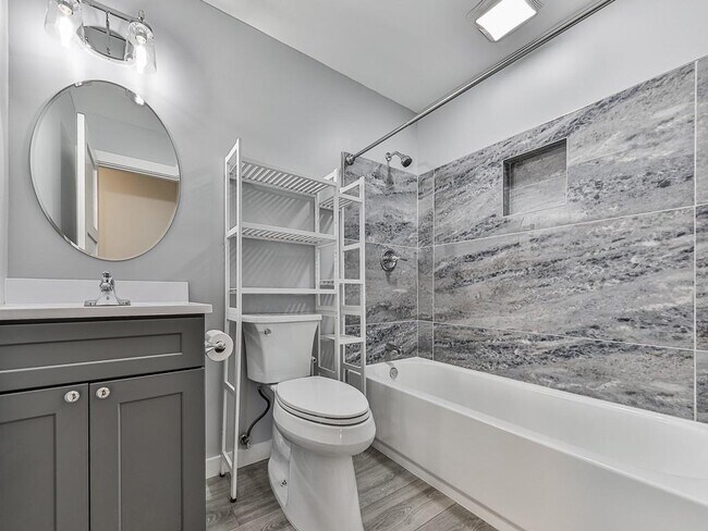 Building Photo - 2406 Pine Dr NW