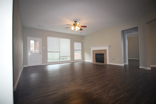 Building Photo - 16730 Town Glade Dr
