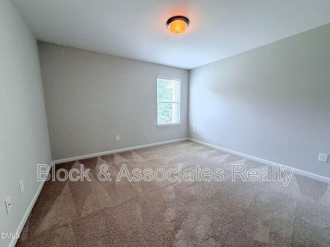 Building Photo - 210 Hamlet Pl