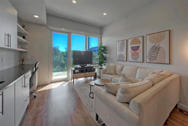 Building Photo - 4004 Banister Ln