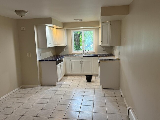 Building Photo - 46 Coldenham Rd