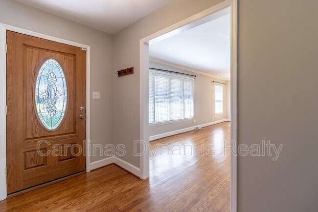 Building Photo - 6618 Castlegate Dr