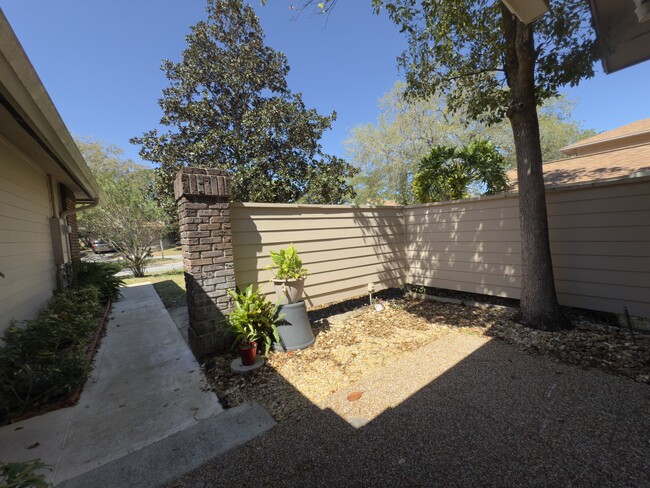 Building Photo - 417 Evesham Pl