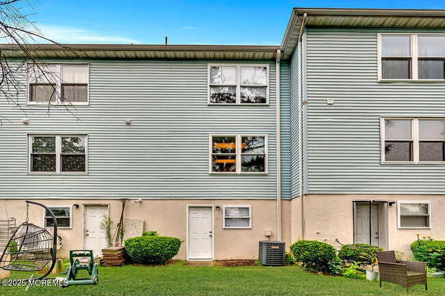 Building Photo - 6 Beachway Ave