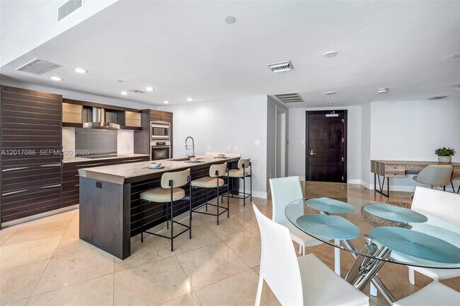 Building Photo - 200 Biscayne Blvd Way