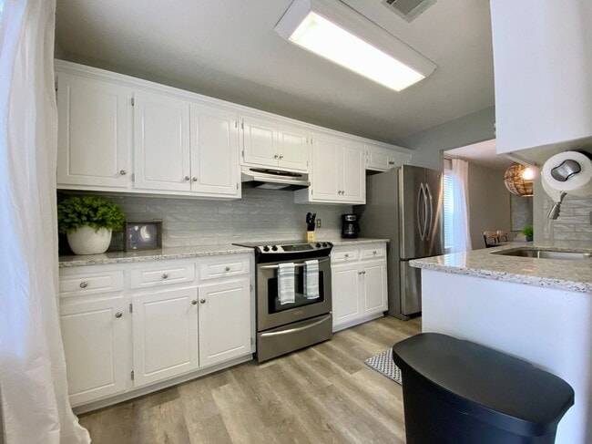 Building Photo - 16 Summit Commons Ct