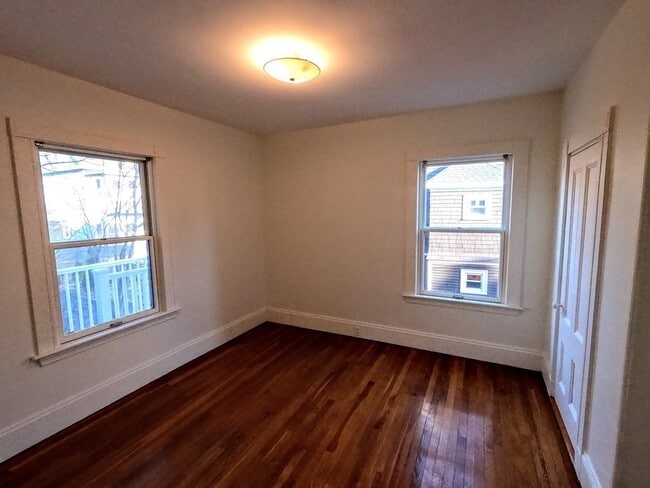 Building Photo - 21 Burr St