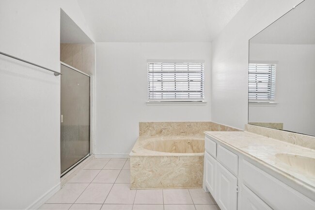 Building Photo - 2406 Parkwood Ln