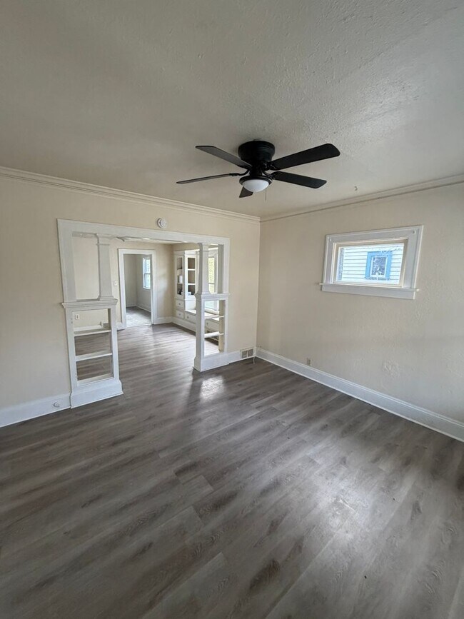 Building Photo - 12706 Parkhill Ave