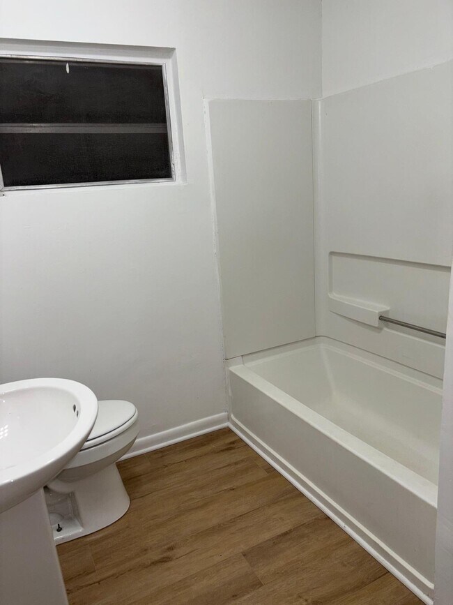 Building Photo - 4311 Ashland Dr