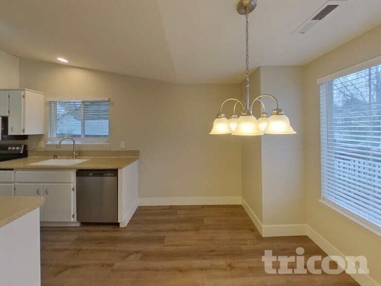 Building Photo - 15413 NE 47th Cir