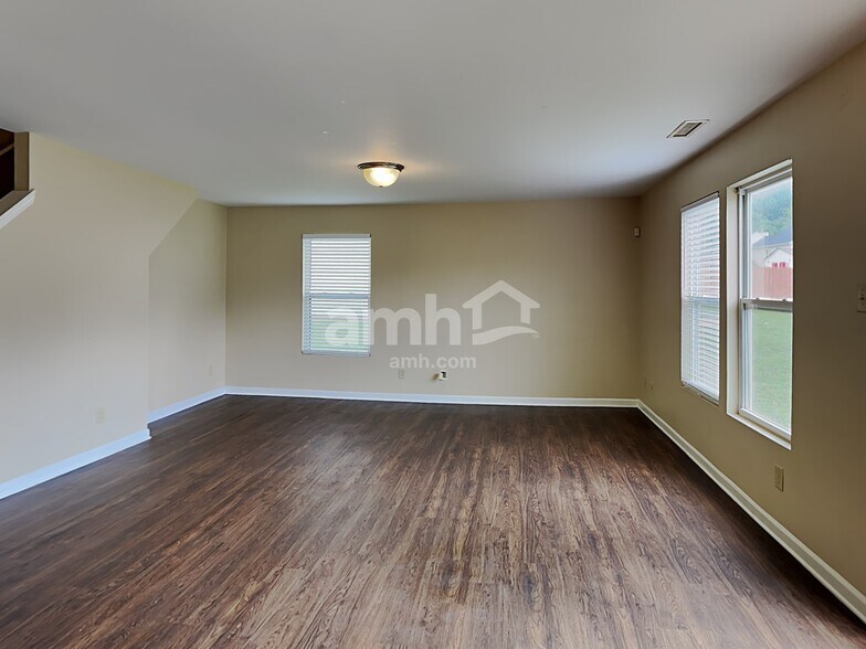 Building Photo - 911 Swearngan Ridge Ct