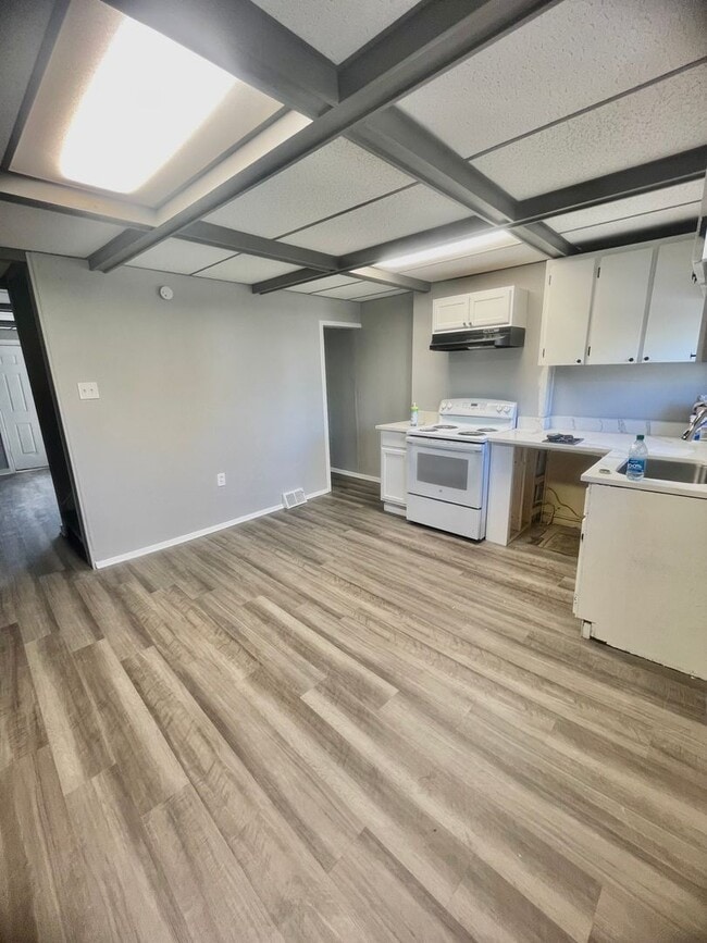 Building Photo - 2 Bed 1 Bath- Pittsburgh Pa
