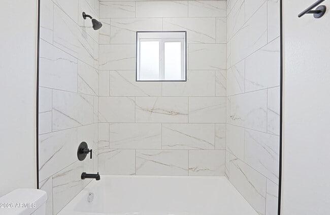 Building Photo - 454 S Pioneer