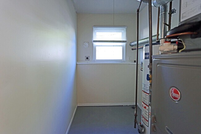 Building Photo - 7701 Flynnway Dr
