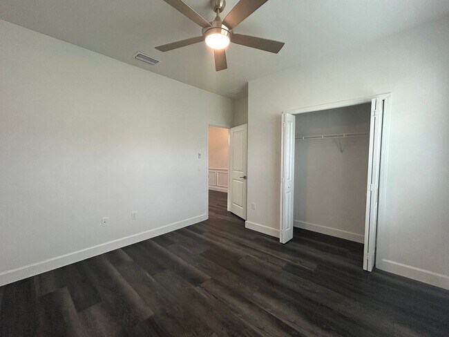 Building Photo - Immaculate 3/2 with Yard, Garage, and Pet ...