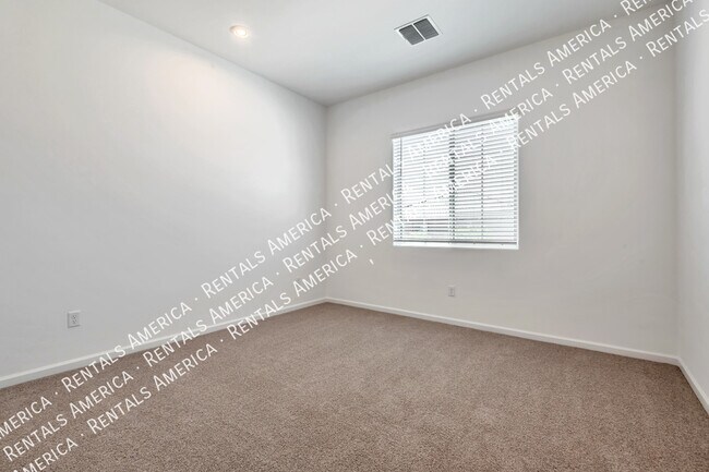 Building Photo - 10858 W Yates Ln
