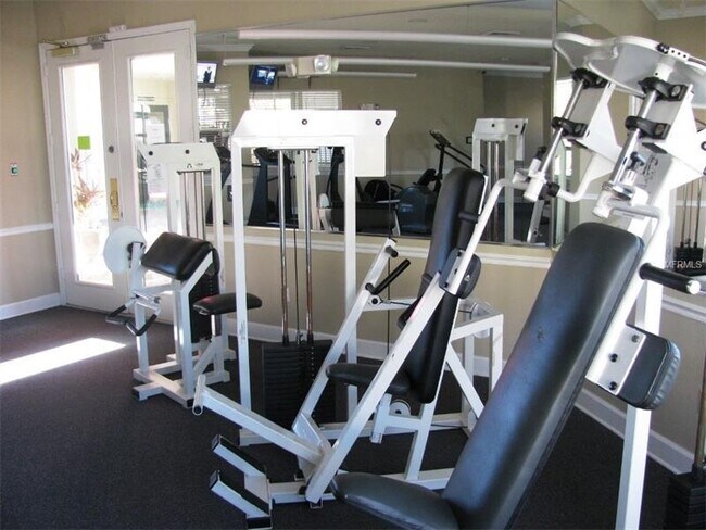 Building Photo - Beautiful 1/1 Wood Floors Condo at The Cre...